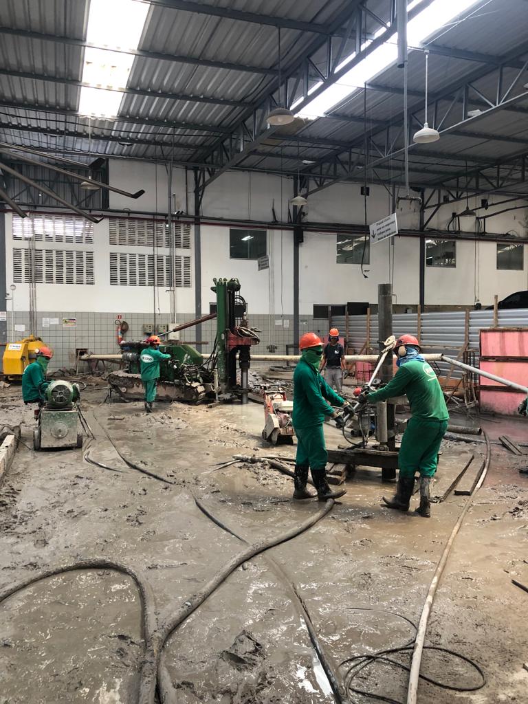 Equipe da In Loco executando fundação em pé-direito limitado