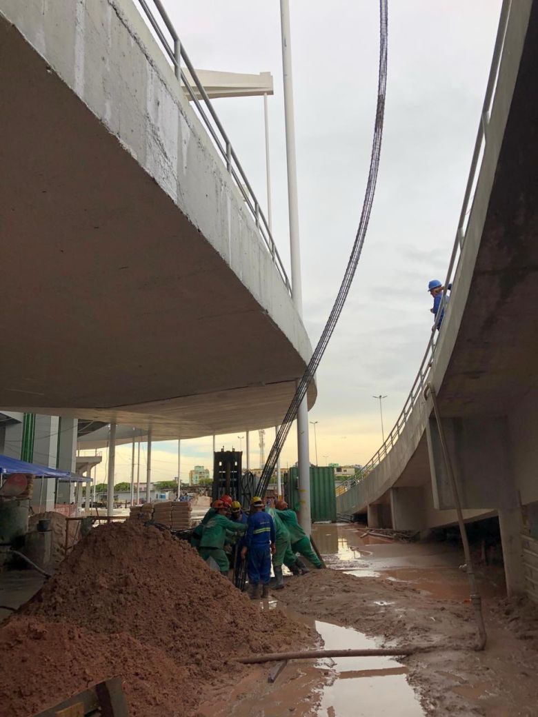 Armadura e concretagem sob a rampa de acesso